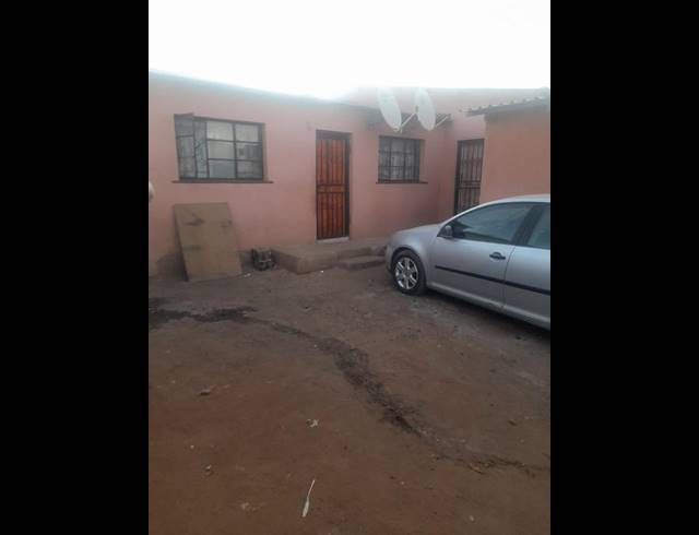 8 BEDROOM HOUSE FOR SALE IN TEMBISA EXT 7
